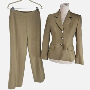 Kasper Two-Piece Pant Suit Petite Size 4P Olive Green